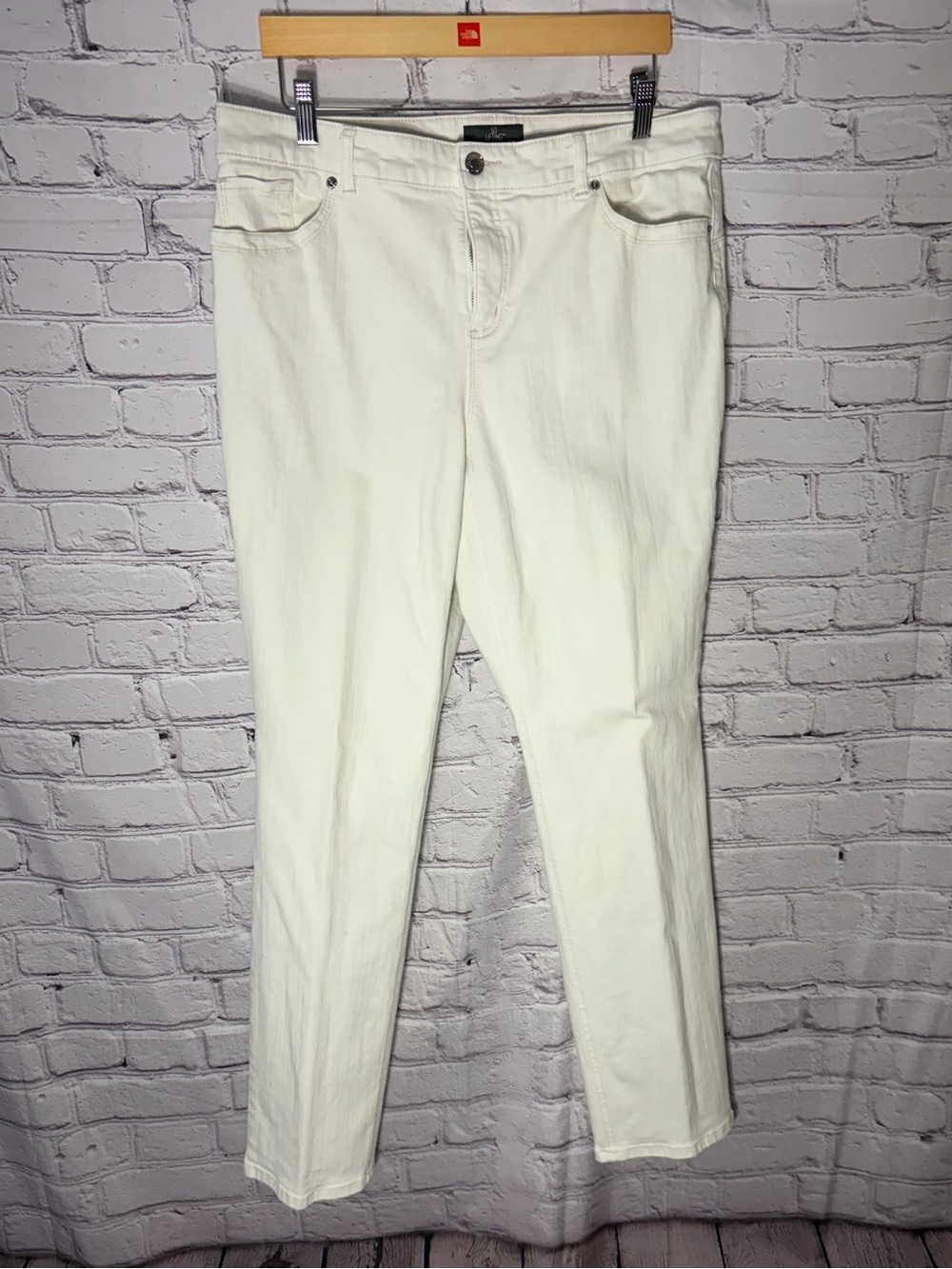 Chico's Straight Leg So Lifting Size 2 Large White Jeans